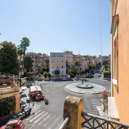 Piazza Caprera - Family * Рим